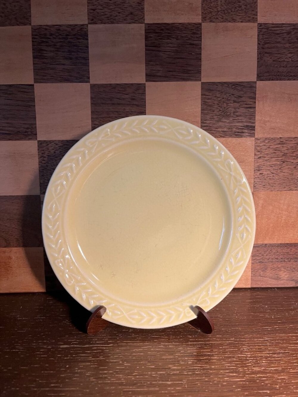 Universal Pottery Butter Yellow Laurella Bread Plate A102, some wear